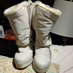 New Women's Cream Winter Boots